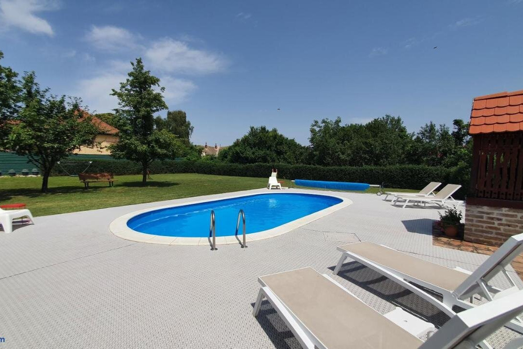 Villa Mons Aureus