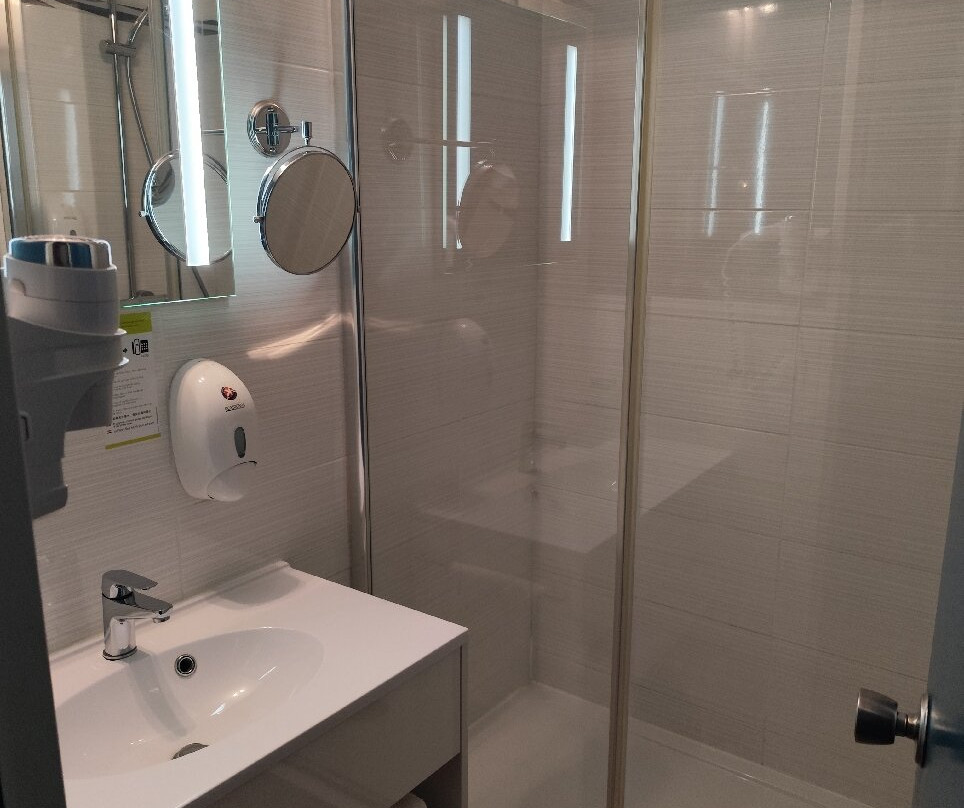 Central Parc Hotel Oyonnax主图
