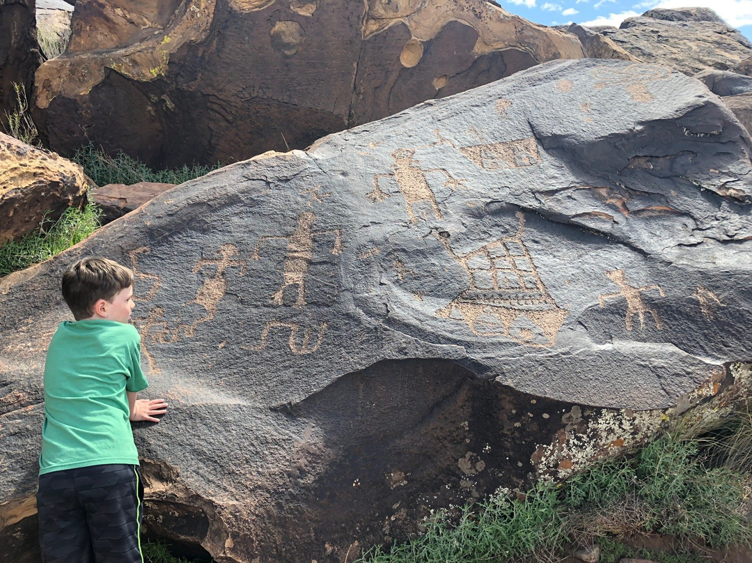 Anasazi Ridge Petroglyphs-Ivins必去景点