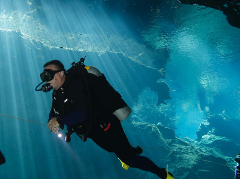 Jaguar Divers-普拉亚德尔卡曼必去景点