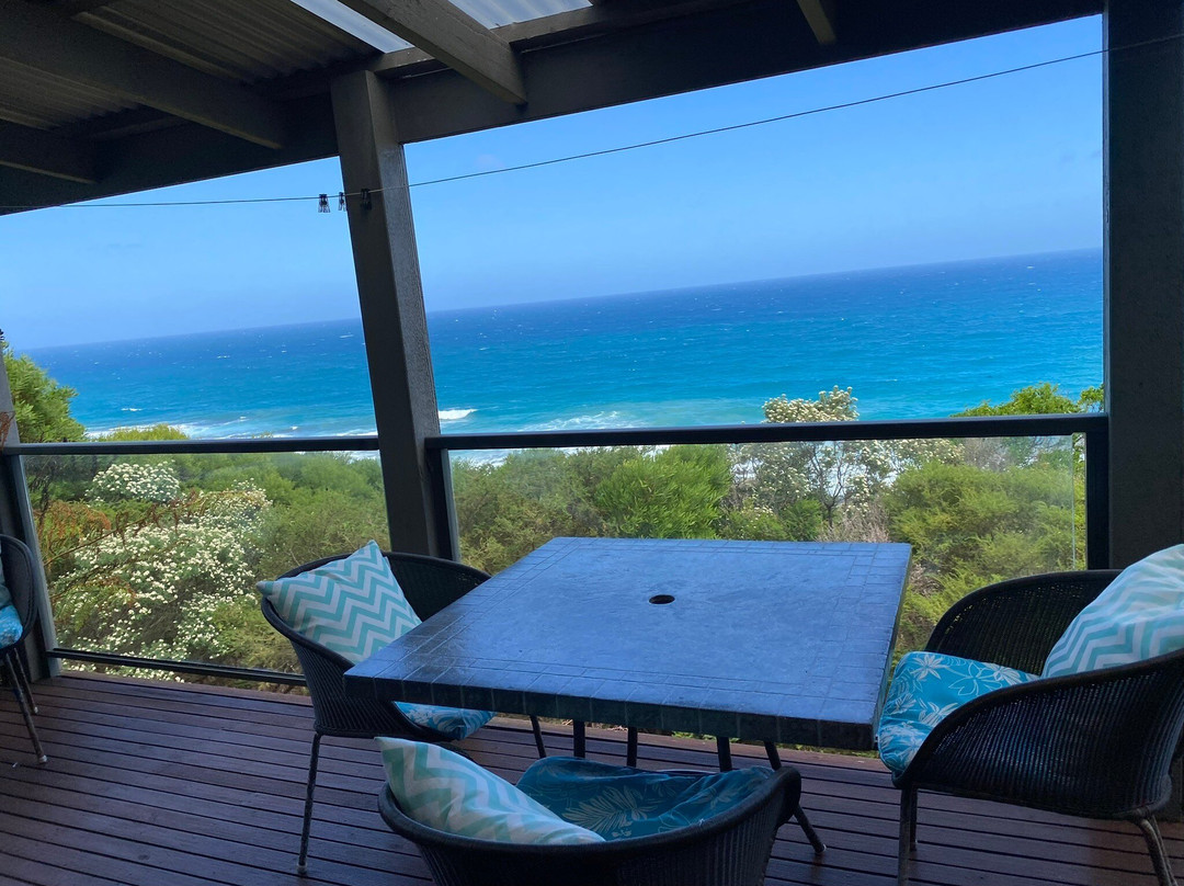 Points South By The Sea主图