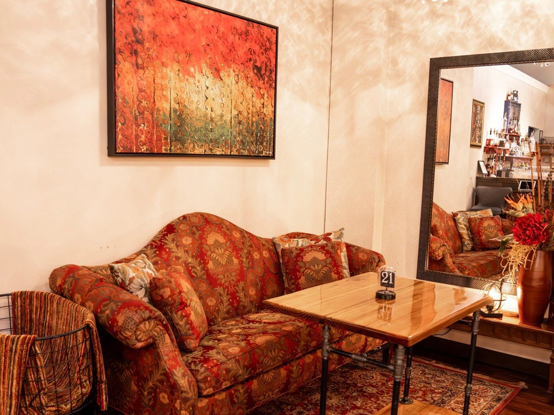 Chayz Lounge-West Columbia必去景点