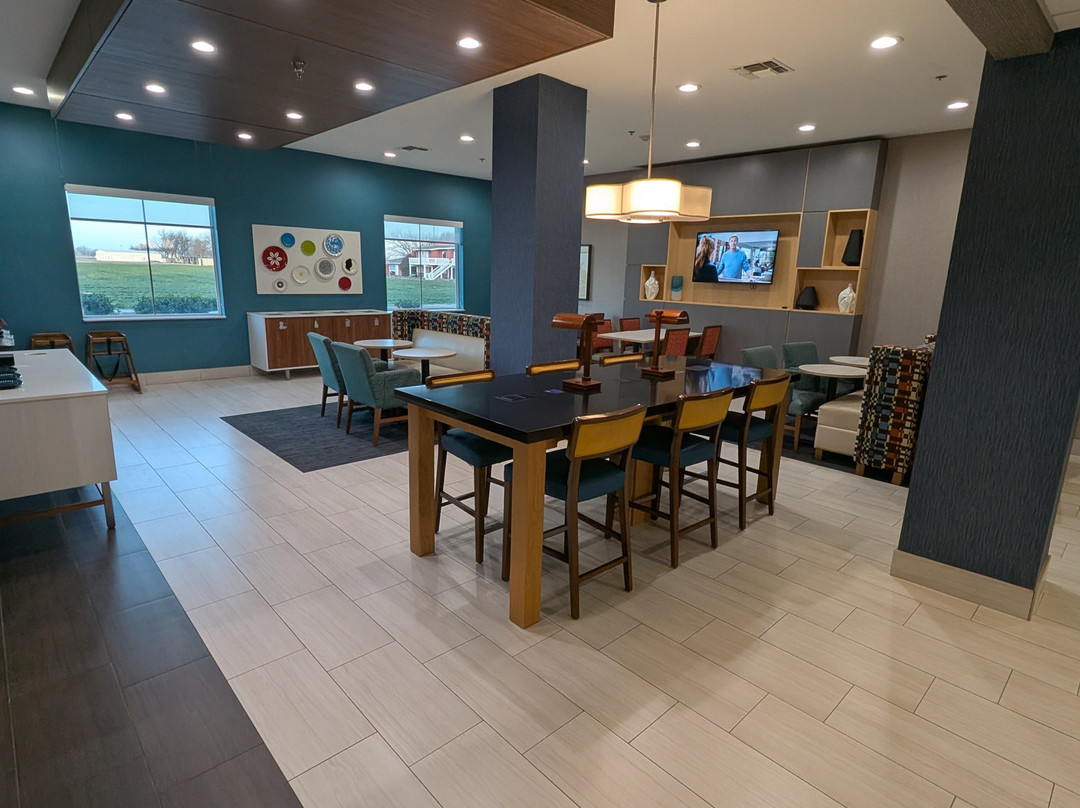 Holiday Inn Express & Suites Vernon College Area (Hwy 287) by IHG主图