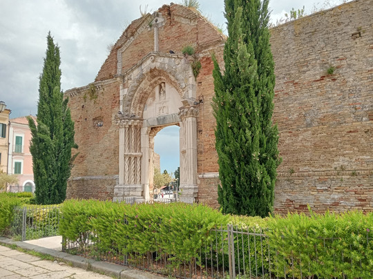 Chiesa di San Pietro-瓦斯托必去景点