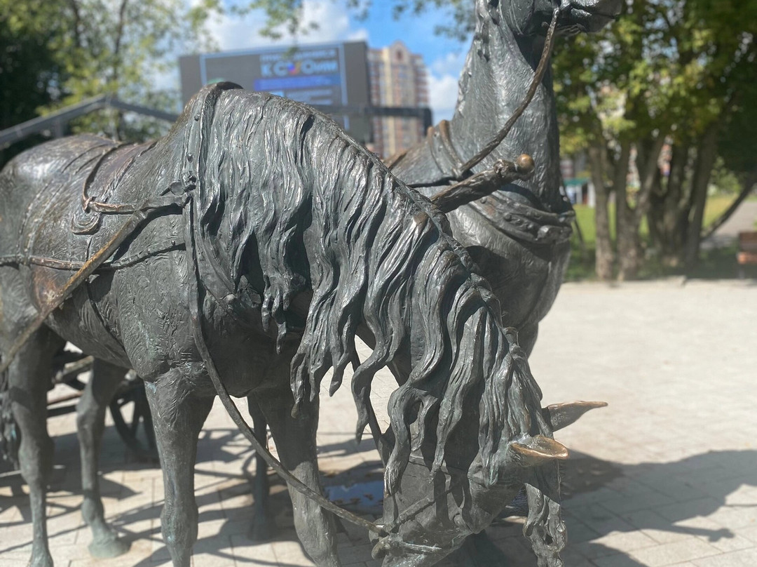 Sculpture Lasher and Pair of Horses景点图片