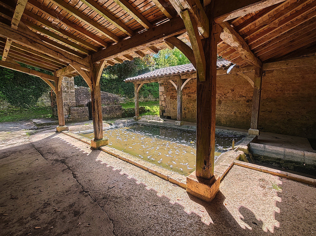 Le Lavoir Et La Fontaine Lunar景点图片