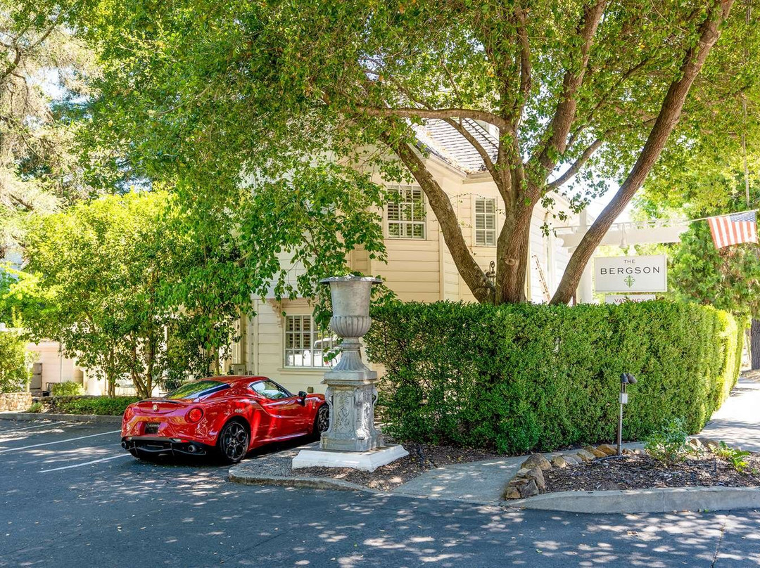 The Bergson, Bw Signature Collection主图