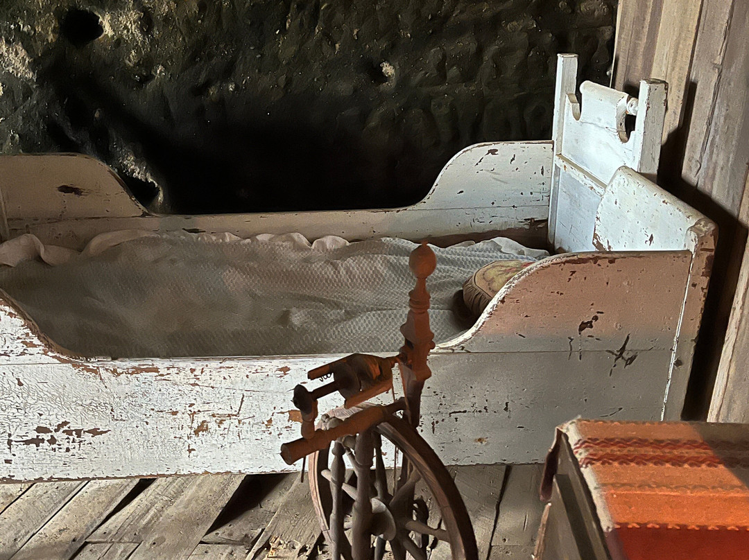 Caves Of Laugarvatn (the Cave People)-Laugarvatn必去景点