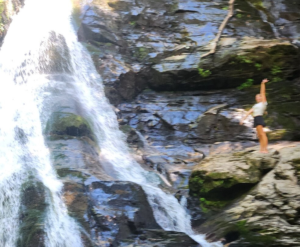 High Shoals Falls Trail-Hiawassee必去景点