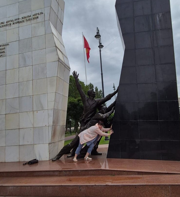 Monument to Those Who Died For Freedom-比斯凯克必去景点