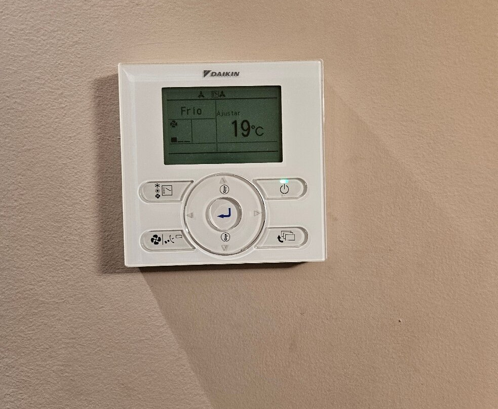 碑纳兰克绸丰酒店主图