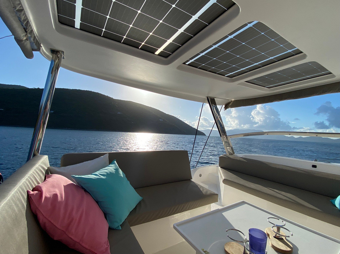 Voyage Charters-托土拉必去景点