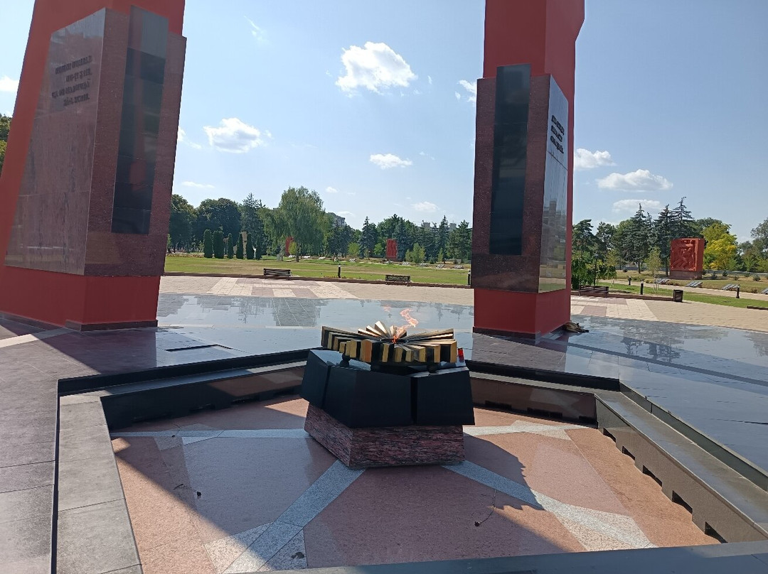 Victory Memorial and Eternal Flame-基希讷乌必去景点