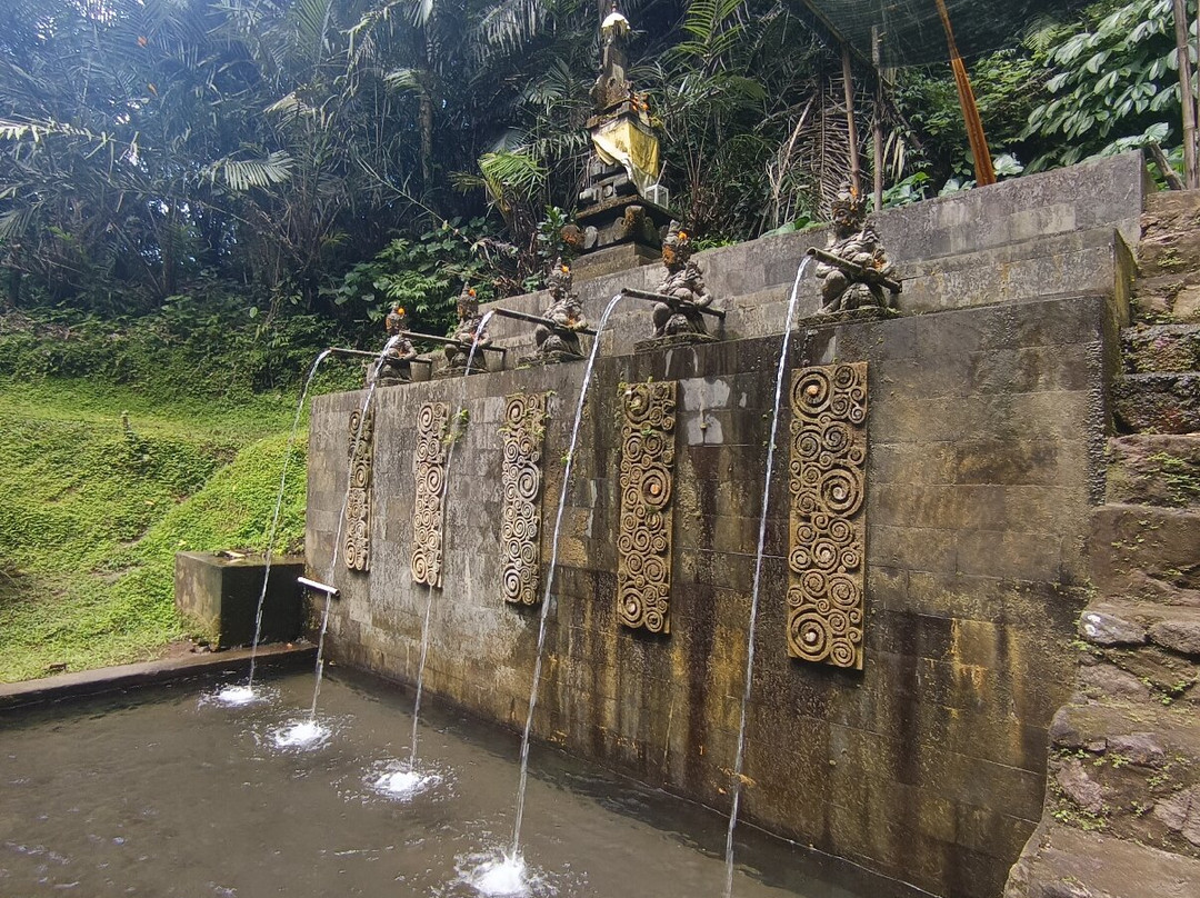 Jagasatru Waterfall-卡朗阿森必去景点