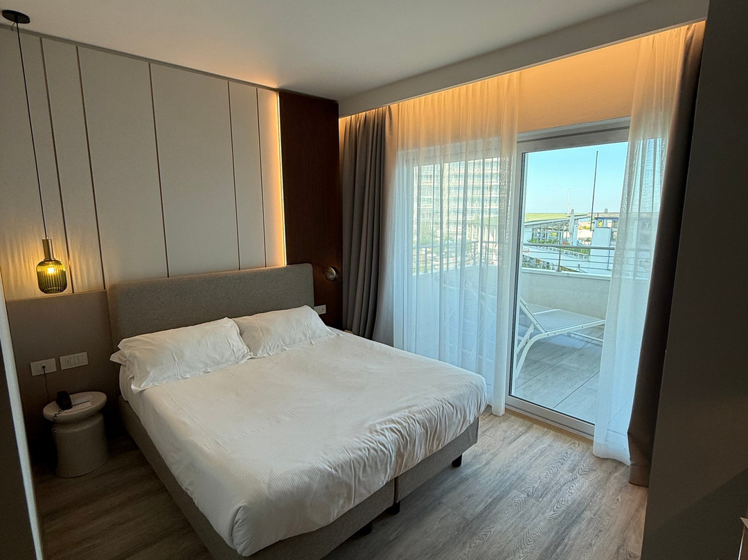 亚得里亚海皇宫酒店主图