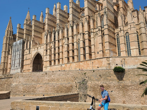 2 Wheel Tours Palma-马洛卡帕尔马必去景点