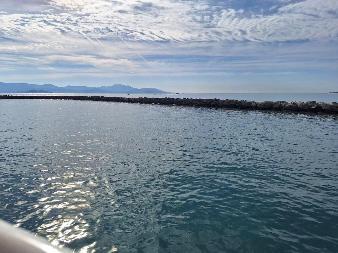 Easybook - Kostas Boat Trips-Agios Georgios必去景点