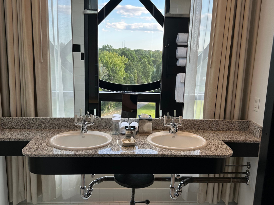 Proximity Hotel主图