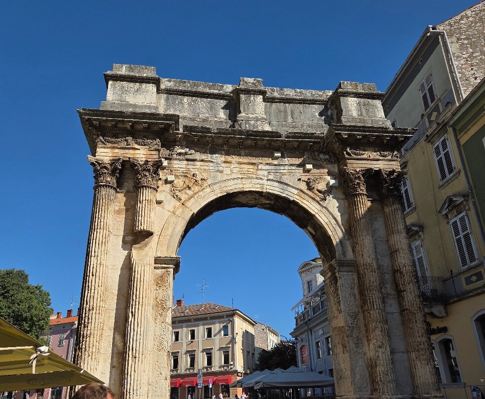 Walking Tour Pula with a local - Augustus Walks-普拉必去景点