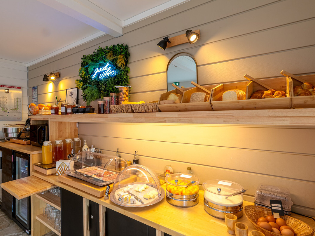 Ostal Hotel Pau Université主图