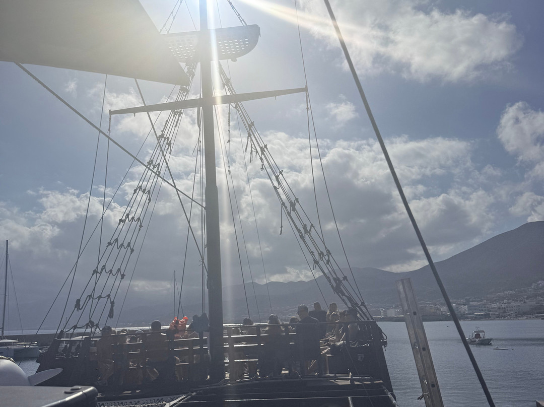 Black Rose Pirate Boat-赫索尼索斯必去景点