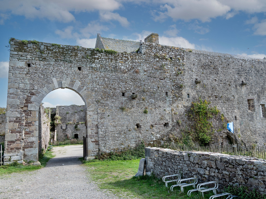 Château médiéval-Regneville-sur-Mer必去景点