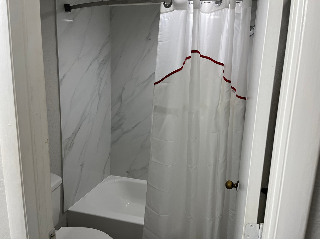 红屋顶酒店罗金厄姆主图