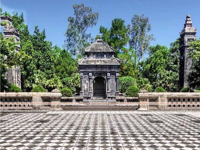 Imperial Tomb of Dong Khanh-顺化必去景点
