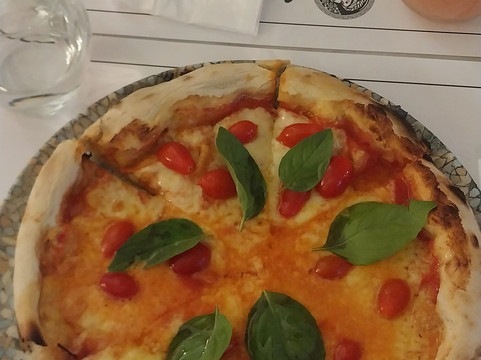 Musa Vinoteca Y Café