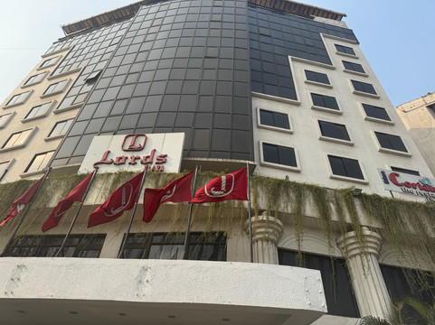 苏拉特洛兹广场酒店、主图