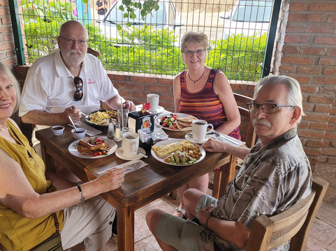 Restaurante César's Breakfast & Lunch