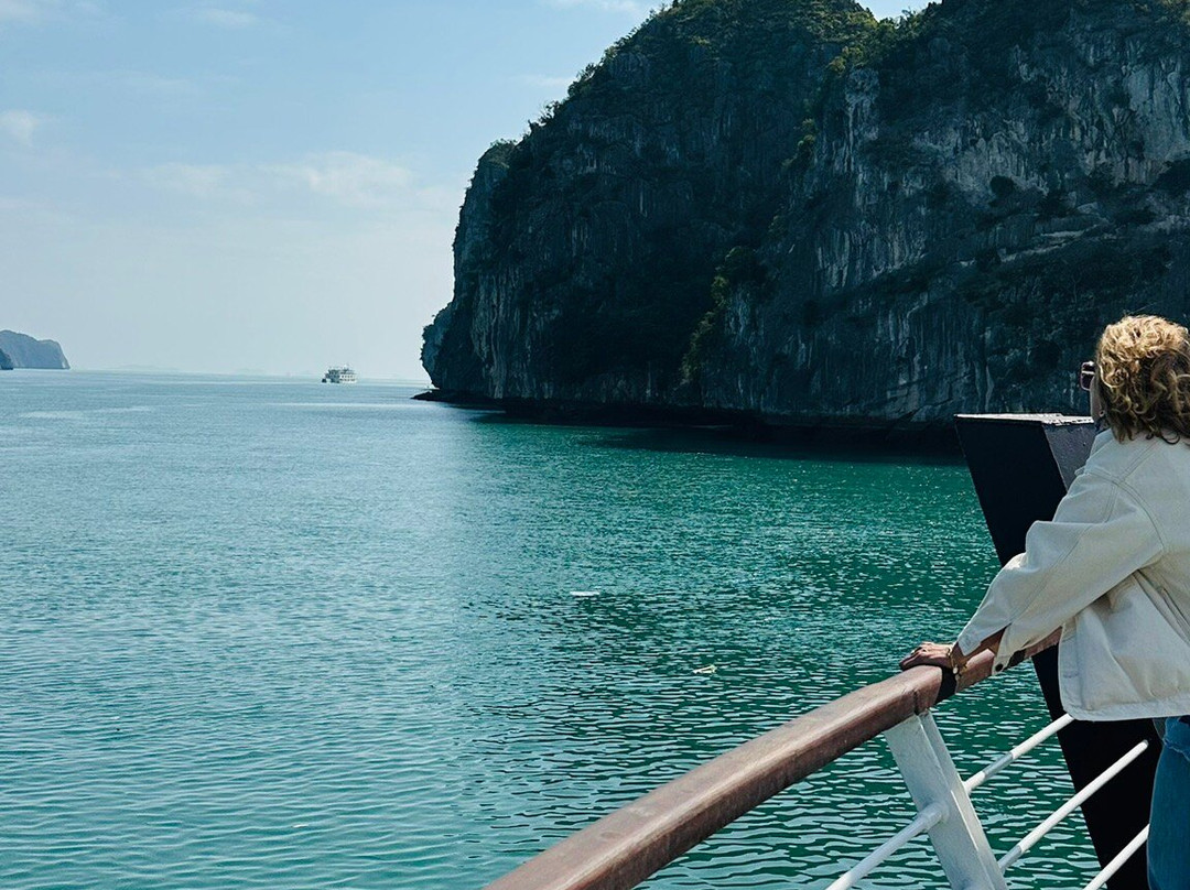 Orchid Trendy Cruises-Bai Chay必去景点