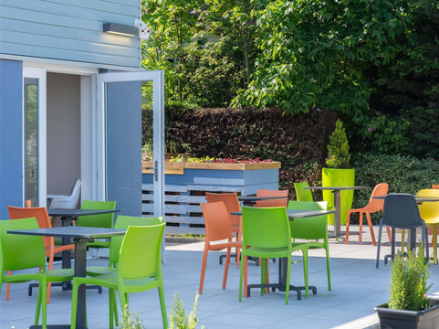 塞莱斯塔宜必思快捷酒店主图