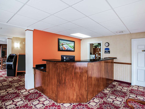 赫尔希豪生酒店主图