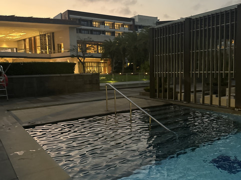 海南兴隆希尔顿逸林滨湖度假酒店主图