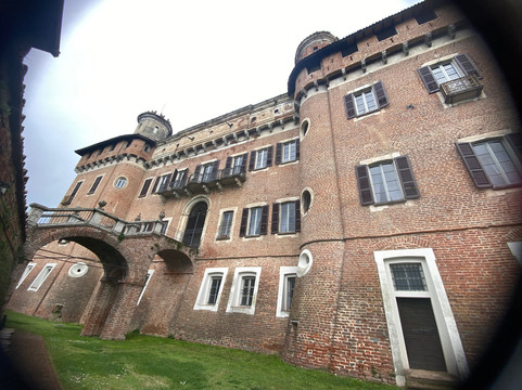 Castello Di Chignolo Po-Chignolo Po必去景点