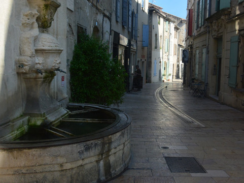 Fontaine Nostradamus-圣雷米必去景点