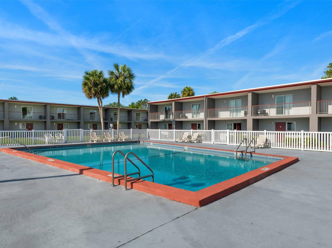 野生林品质酒店套房- 村庄主图