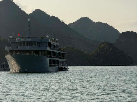 Erina Cruise-下龙湾必去景点