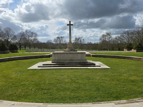 Hooge Crater Cemetery-伊普尔必去景点