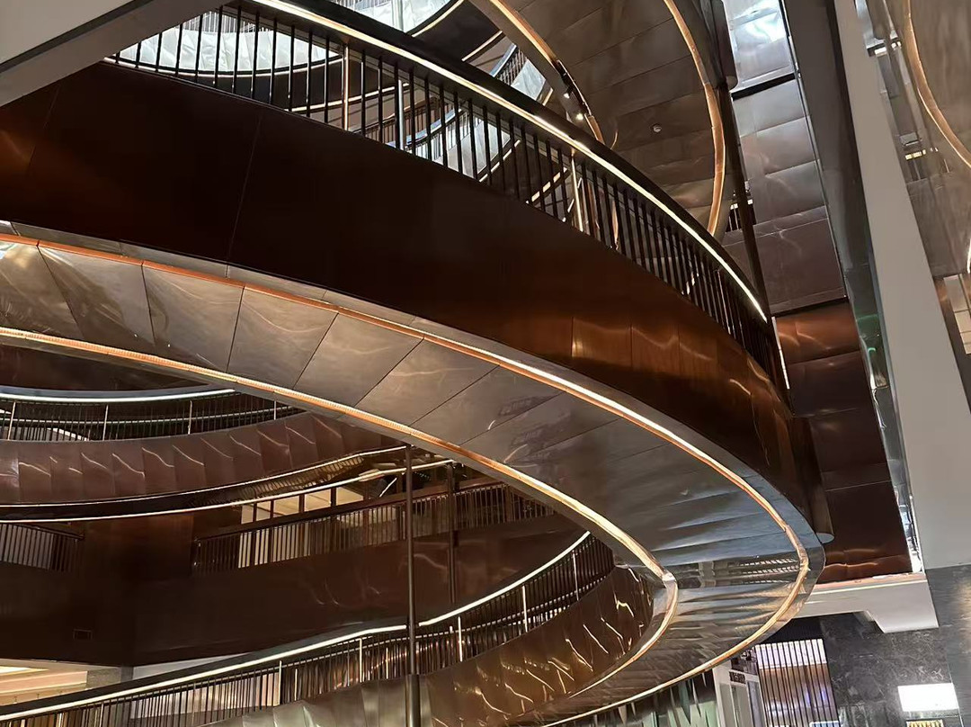 南宁中心永恒皇冠假日酒店主图