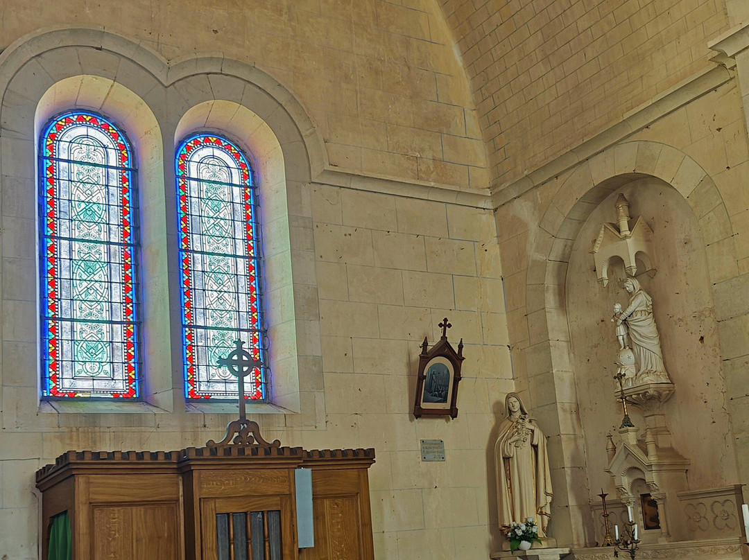 Eglise Saints-Pierre-et-Paul-Fontenay-le-Comte必去景点