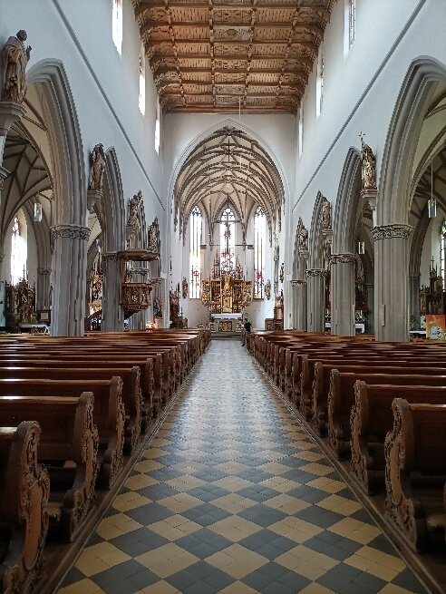 Stadtpfarrkirche St. Martin-考夫博伊伦市必去景点