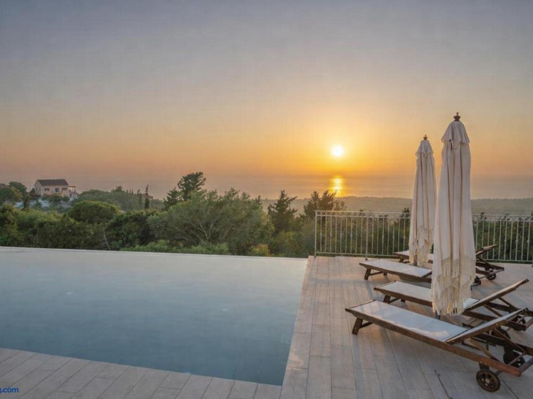 Hello Summer Boutique Suites