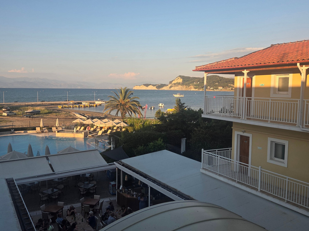 Three Brothers Pool Bar-Restaurant-Hotel主图