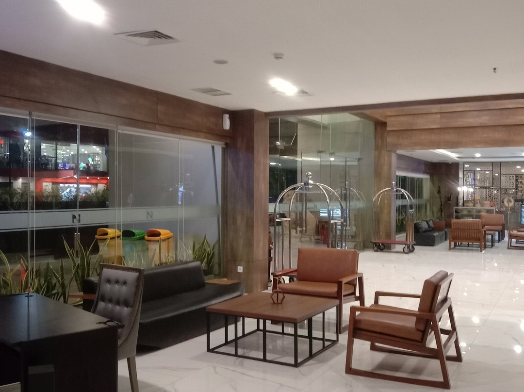 瑞士贝尔酒店比亚克金鹰鸟主图