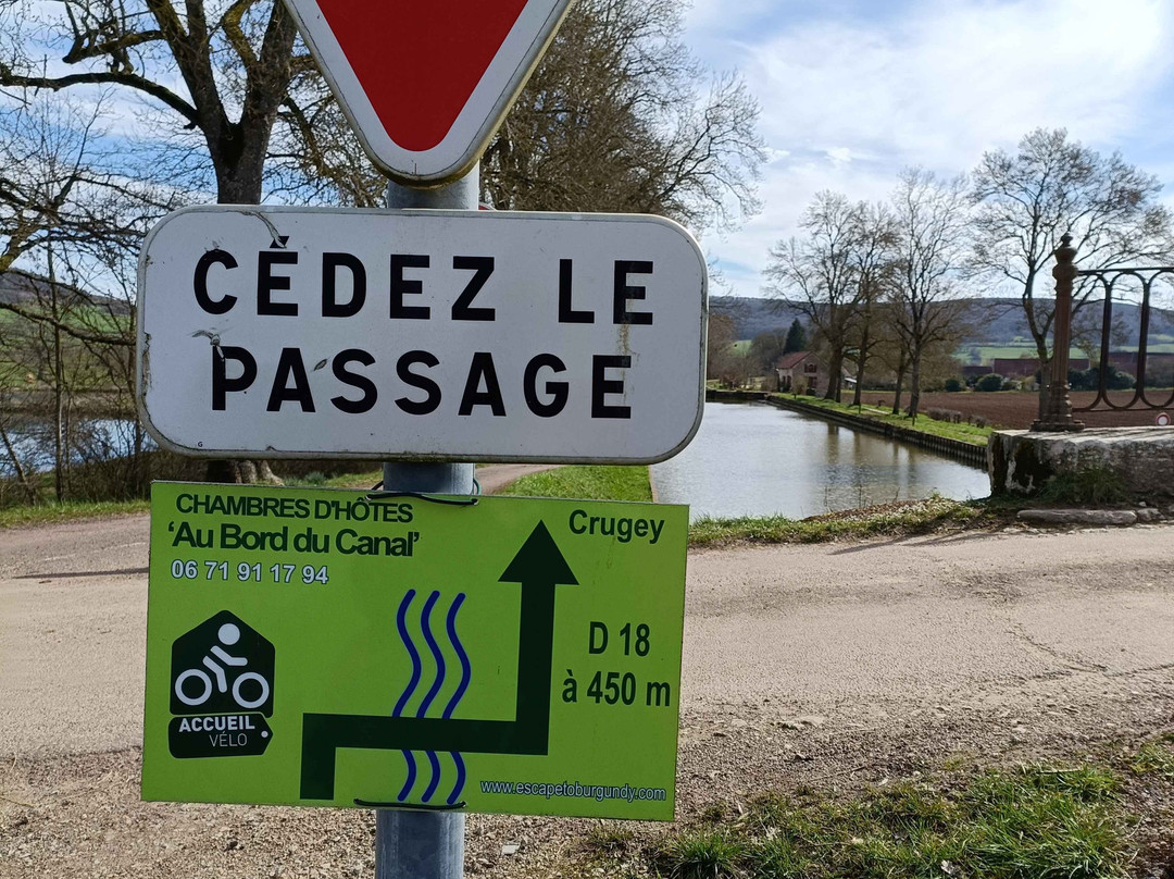 Au Bord Du Canal