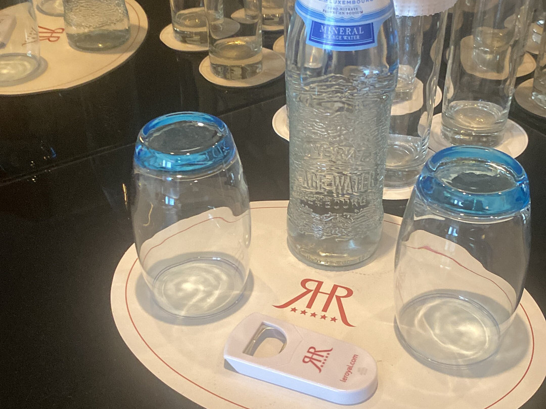 皇家酒店主图