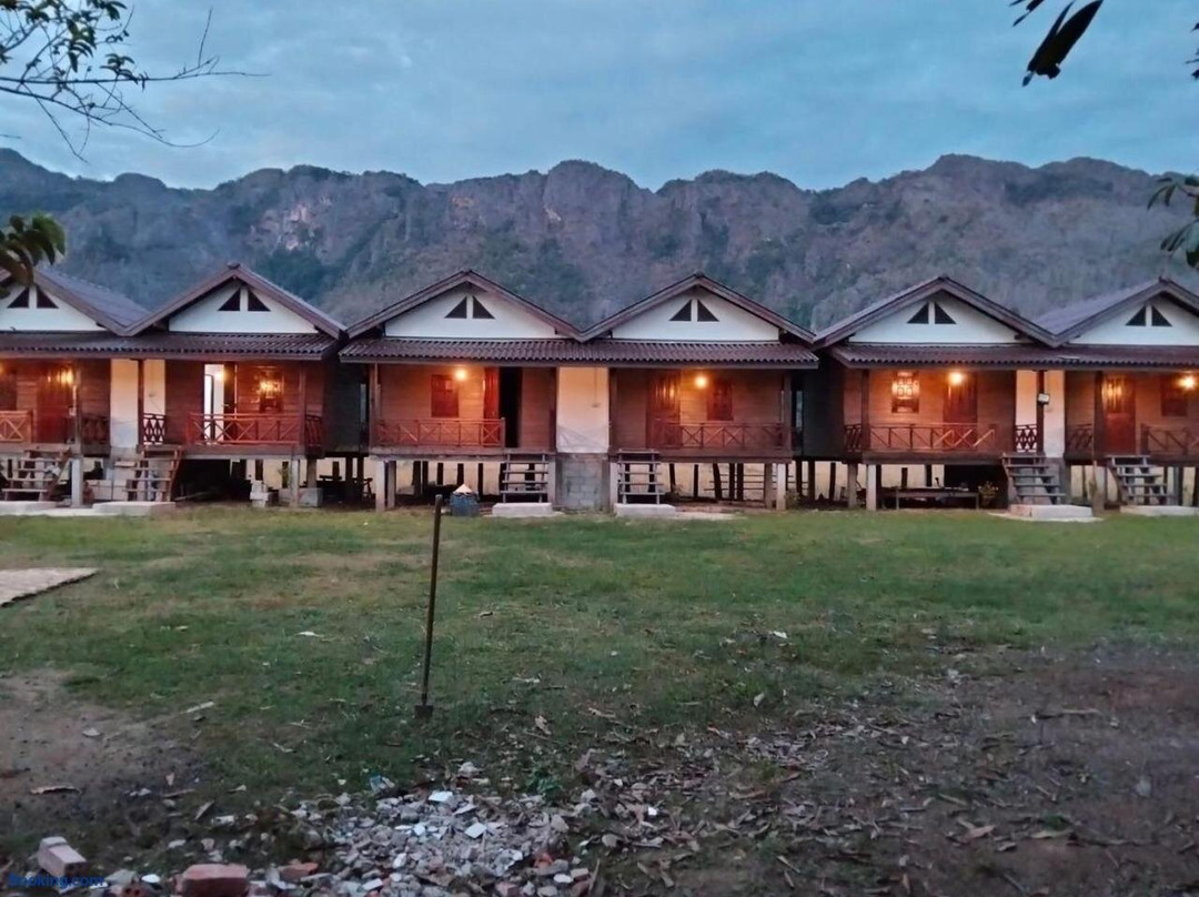 Guesthouse and Restaurant SayLomYen KongLor