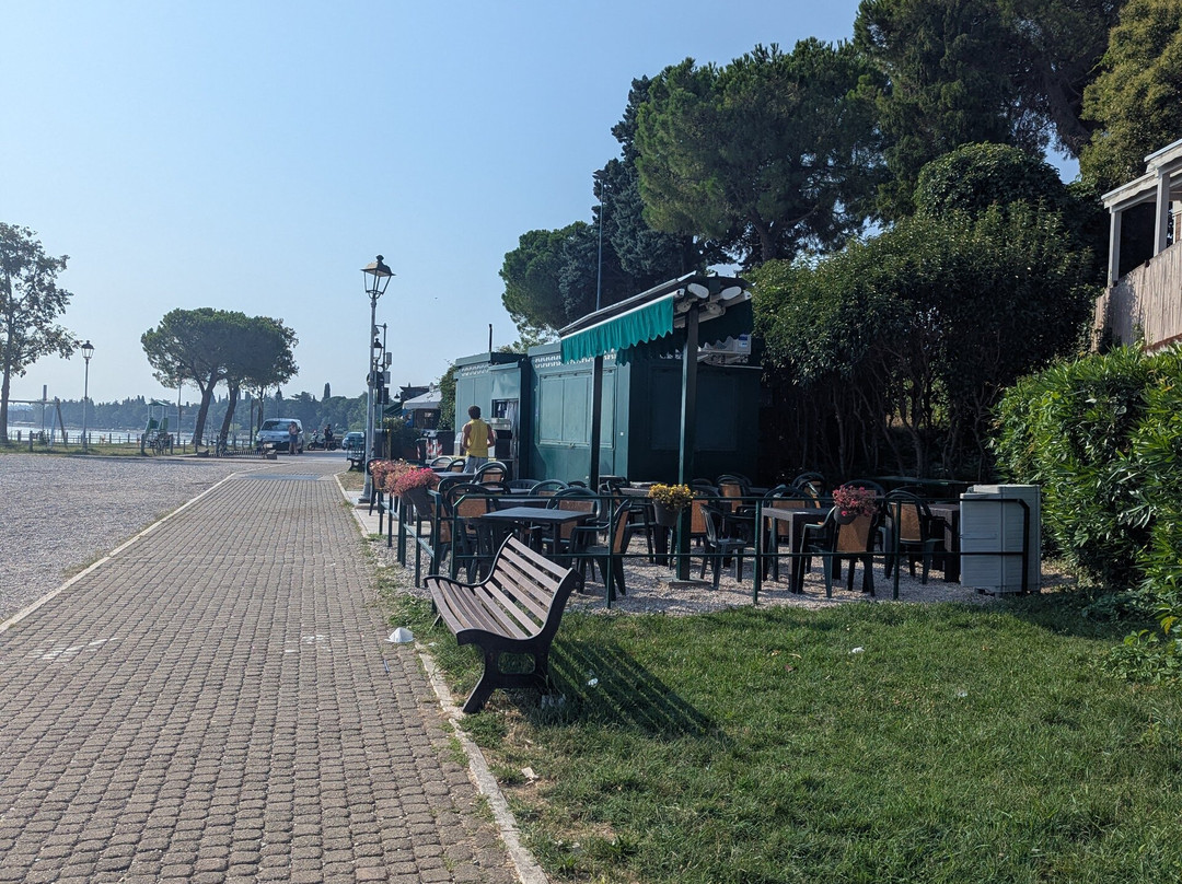 Spiaggia Bergamini-佩斯基耶拉德尔加尔达必去景点